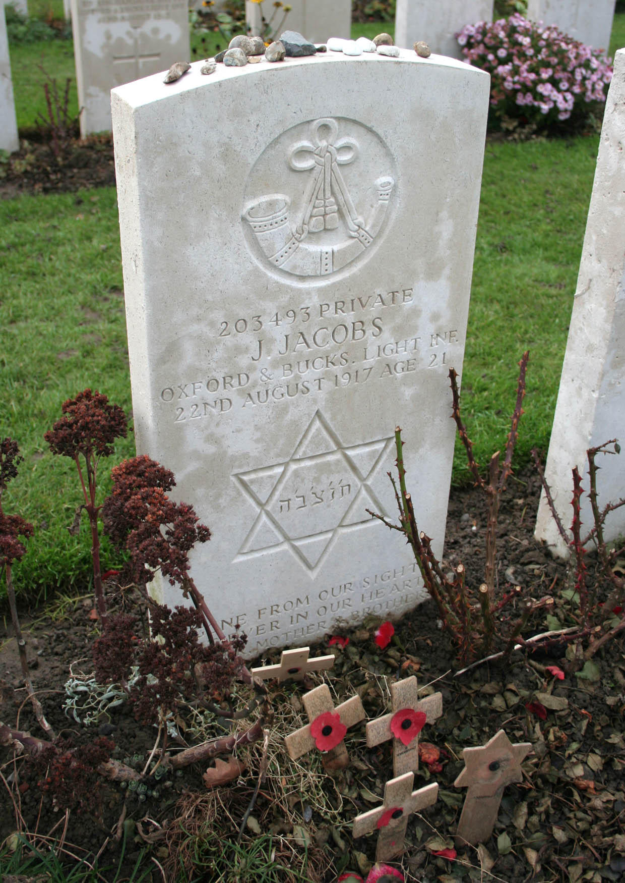 Foto cimitero tyne cot , tomba soldato ebreo