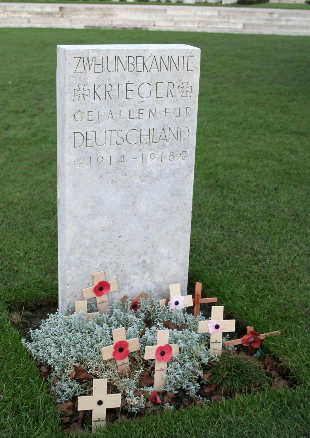 Foto cimitero tyne cot - tomba soldato tedesco