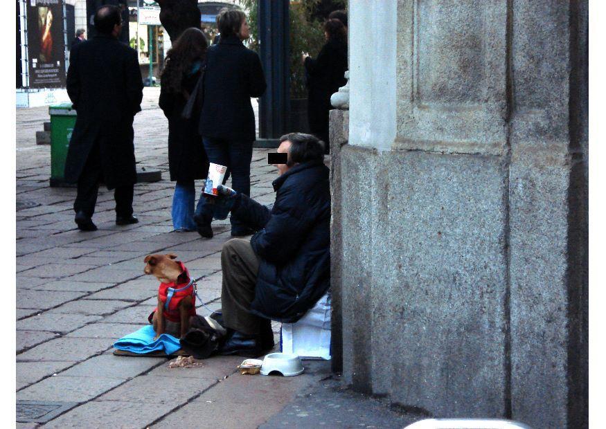 Foto mendicante a milano