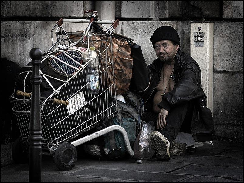 Foto senzatetto a parigi