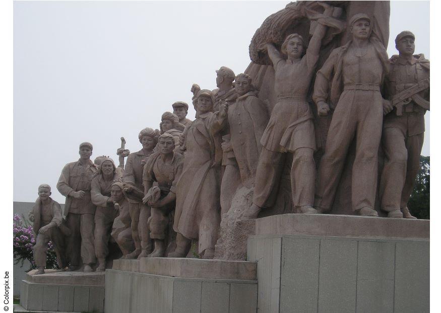 Foto statua nella piazza di tiananmen