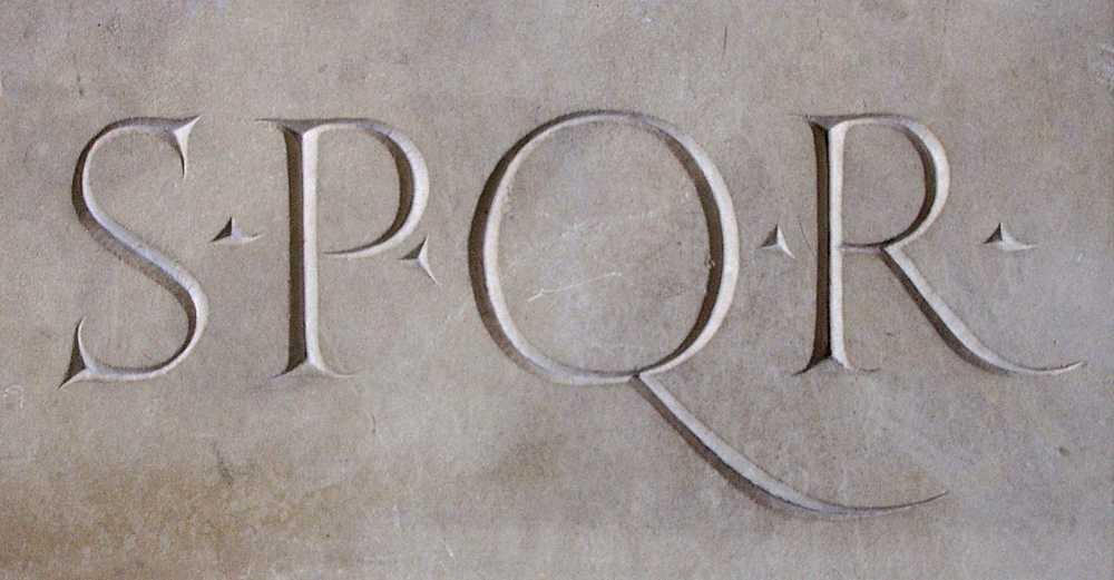 Foto tavola spqr senatus populusque romanus