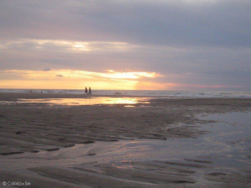 Foto tramonto in spiaggia