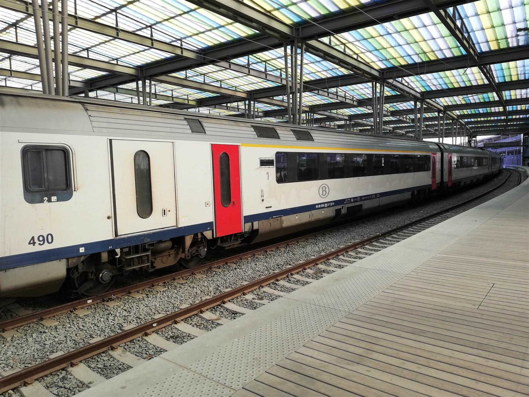 Foto treno in stazione